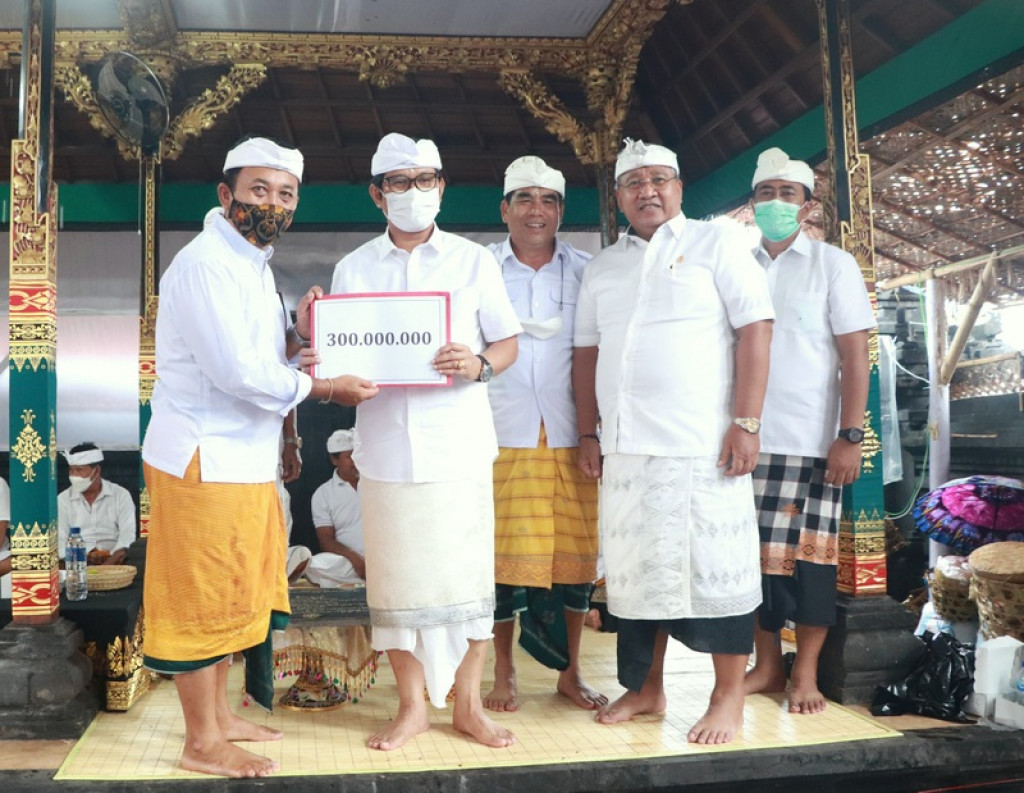 Sekda Badung Hadiri Karya Ngenteg Linggih di Pura Puseh Banjar Adat Padang Linjong Canggu